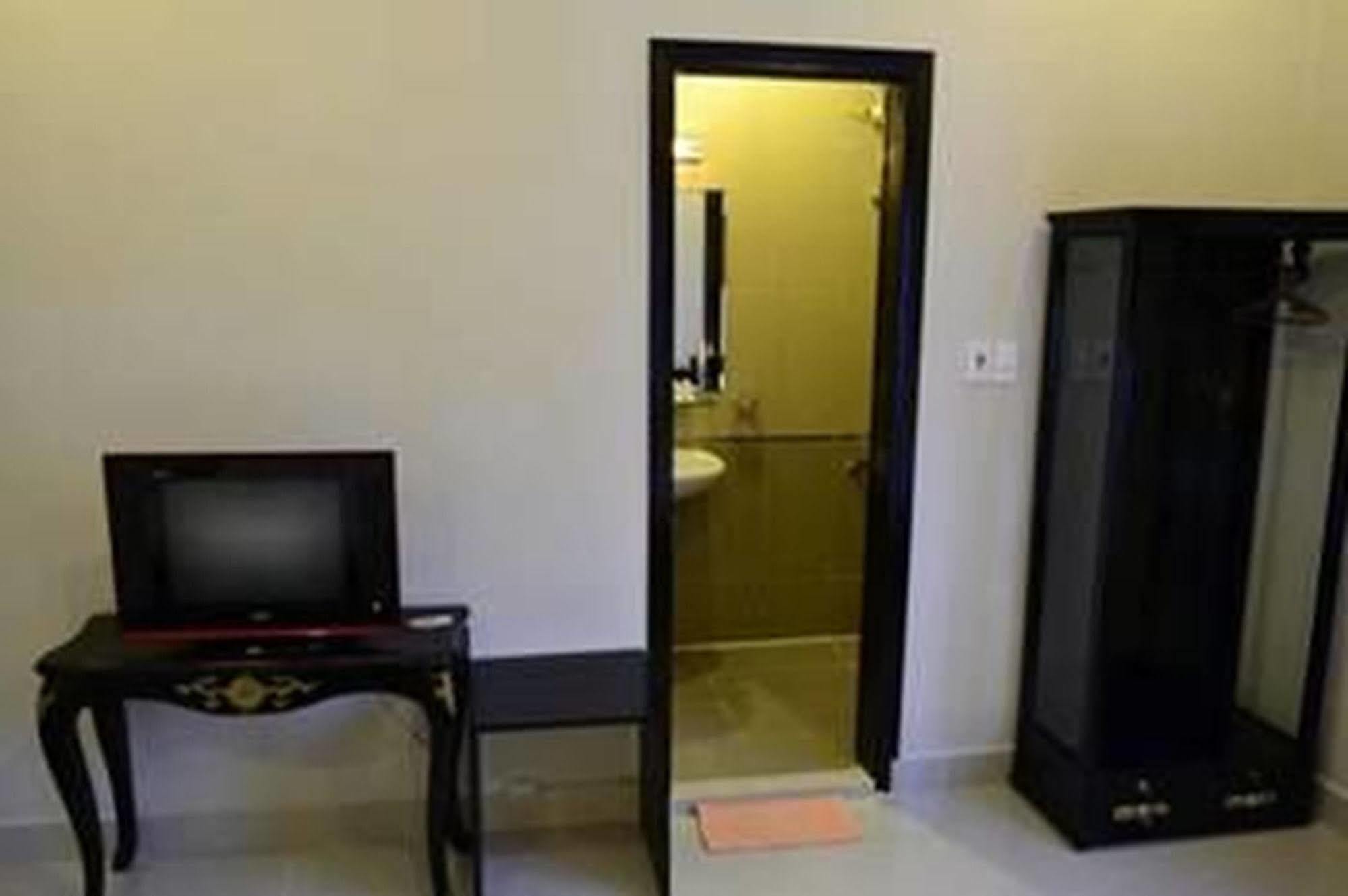 Hue Nino Hotel Экстерьер фото